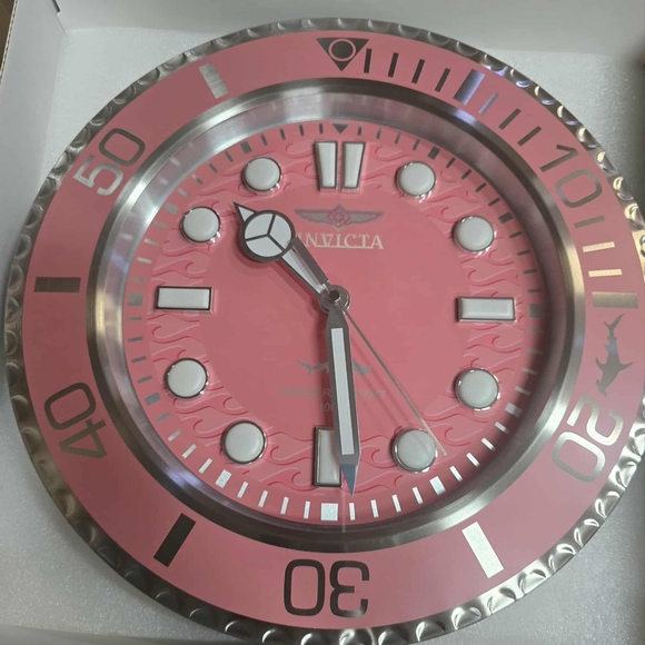 Invicta Pro Diver 14" Quartz Wall Clock.  Light pink  Mint Condition.Brand new  - Picture 1 of 4